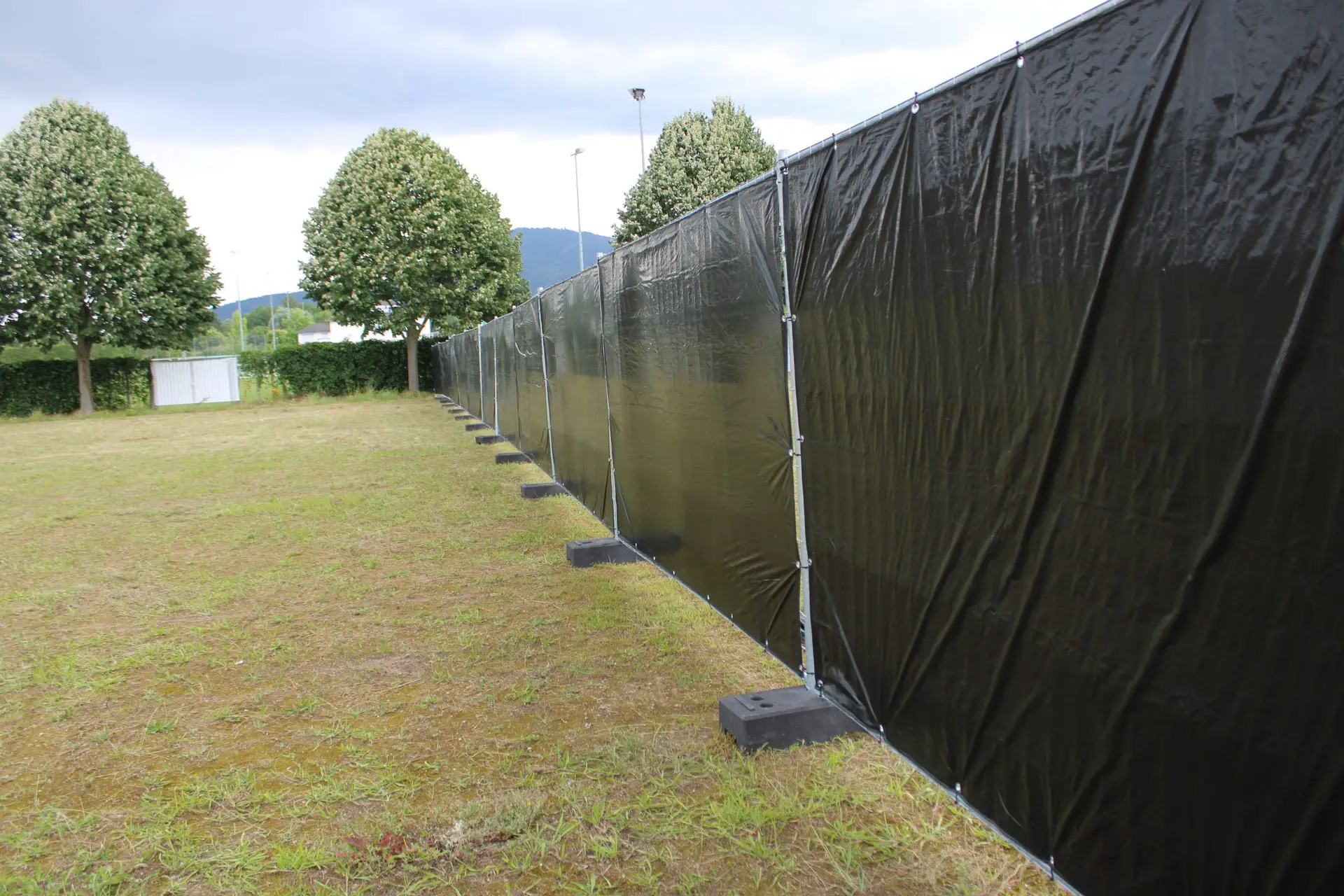 Mobilzaun mit Plane (schwarz) – Bild 3